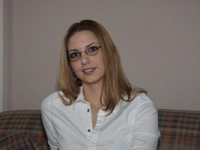 20P Pictures of teen Jennie Loves Sex waiting for you in bed