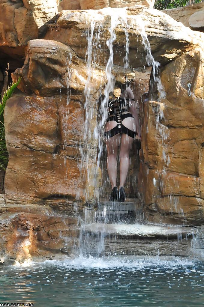 16P Stunning babe Remy LaCroix showcasing her amazing ass outdoor