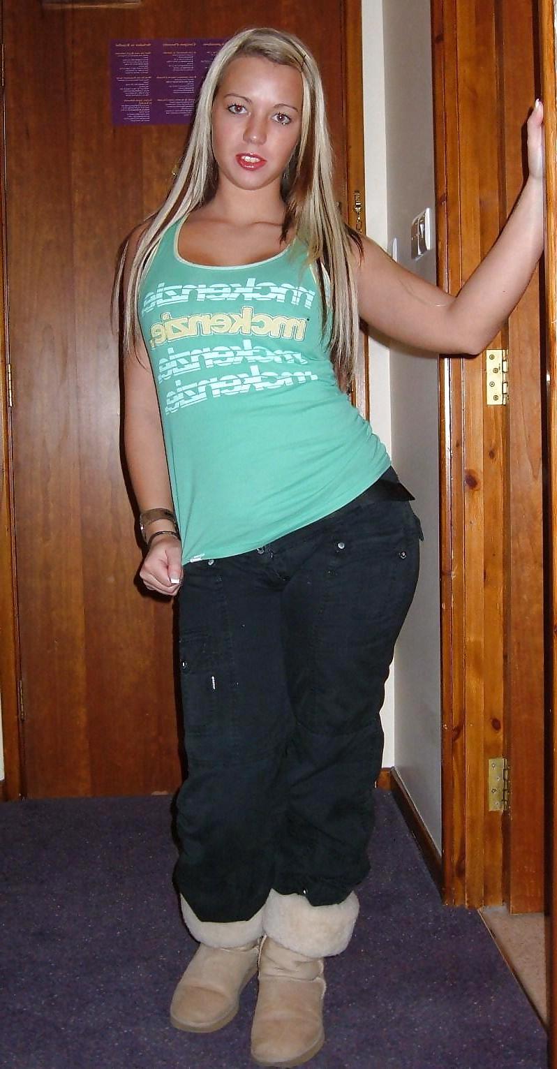 20P Blond girl has fun