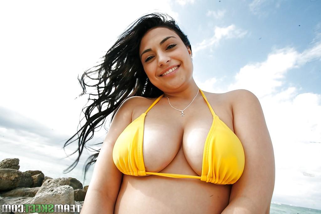 16P Naughty babe in bikini Rikki Nyx showcasing her big tits outdoor