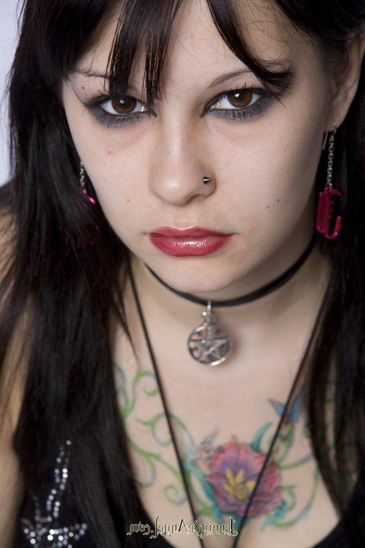15P Pictures of Jennique Angel showing her hot busty goth body