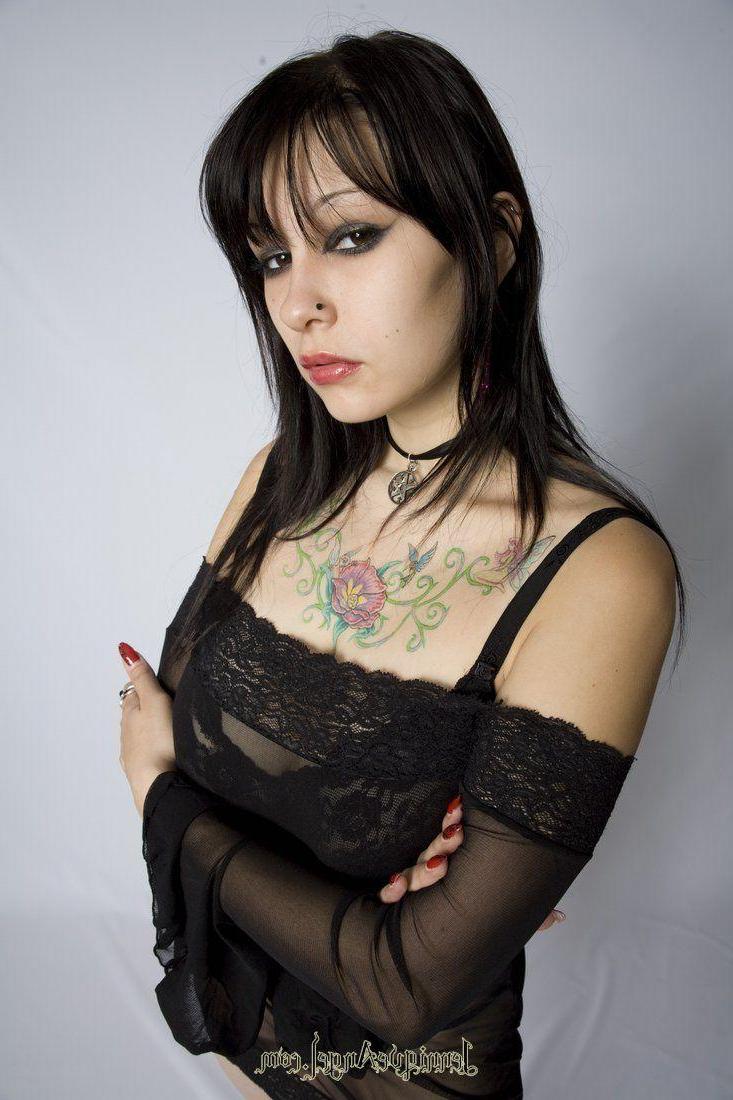 15P Pictures of Jennique Angel showing her hot busty goth body
