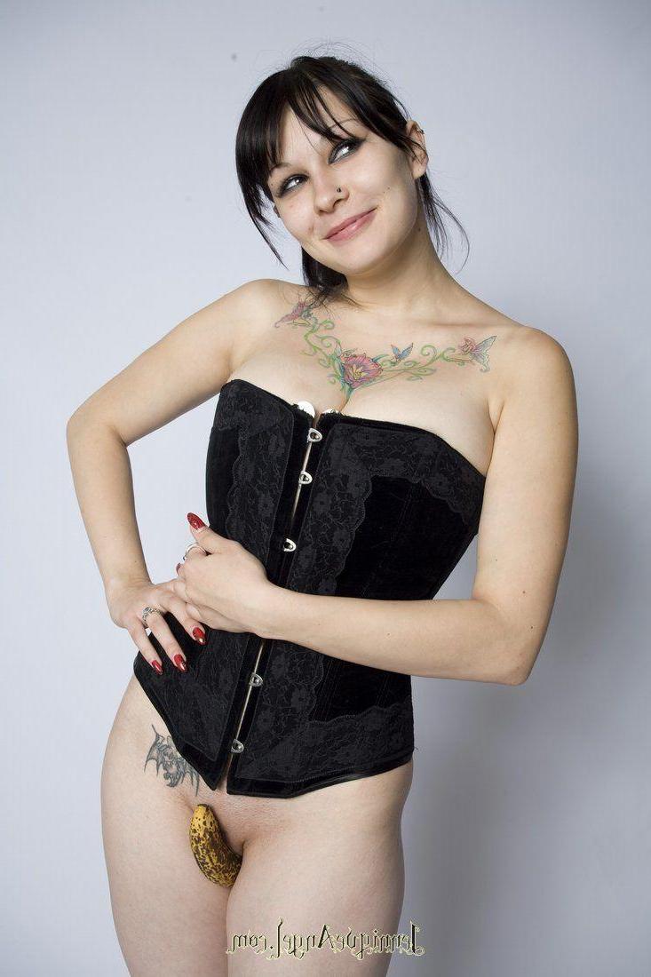 15P Pictures of Jennique Angel showing her hot busty goth body