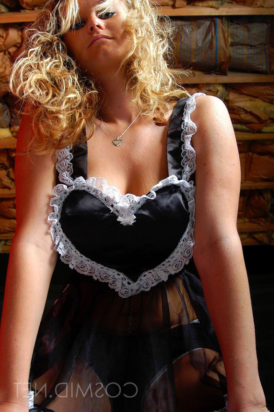 16P Jessica As A French Maid