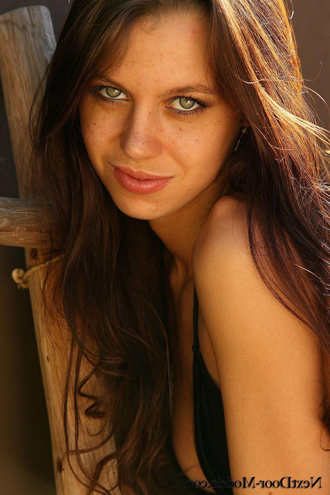 13P Pictures of Kami Hunter showing her beautiful body