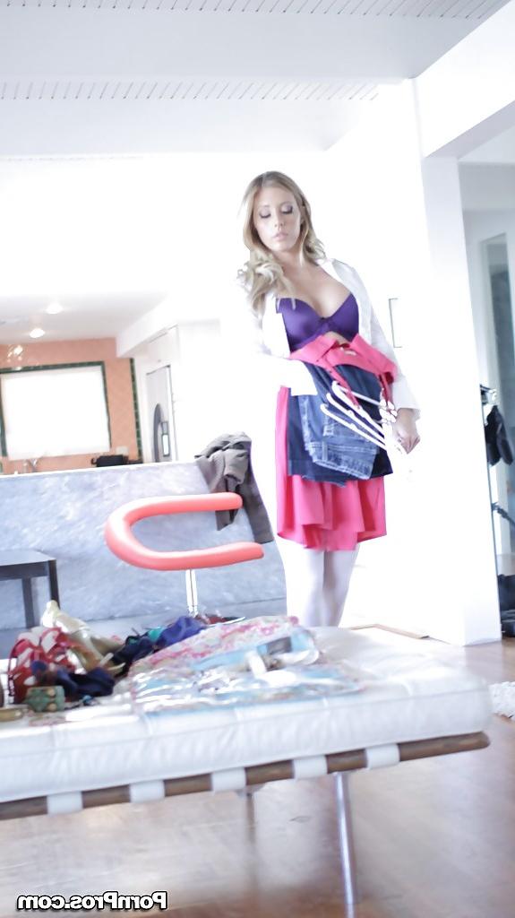 16P Pics of teen babe Samantha Saint looking mightily fine in pantyhose