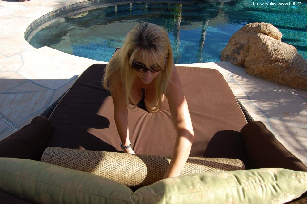 16P Fuckable busty MILF Wifey stripping and posing by the pool