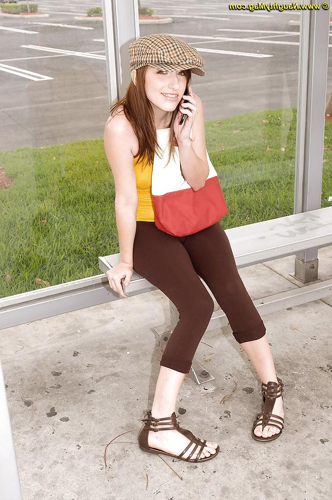 16P Young amateur babe Sara Madison shows her hot body outdoor
