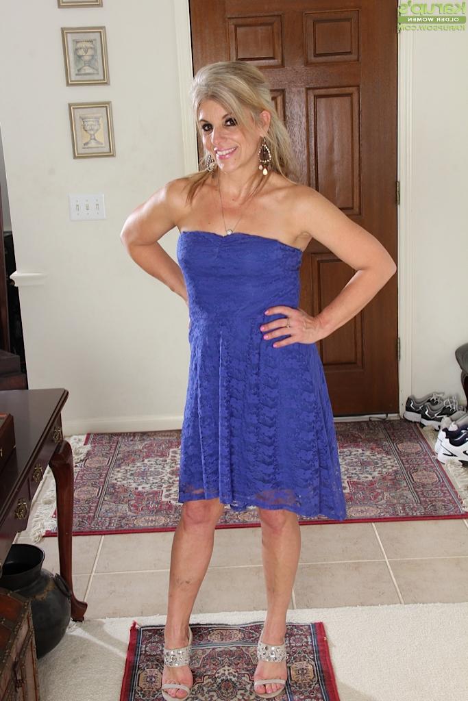 16P Mature blonde Sierra Smith with tiny tits takes off her blue dress