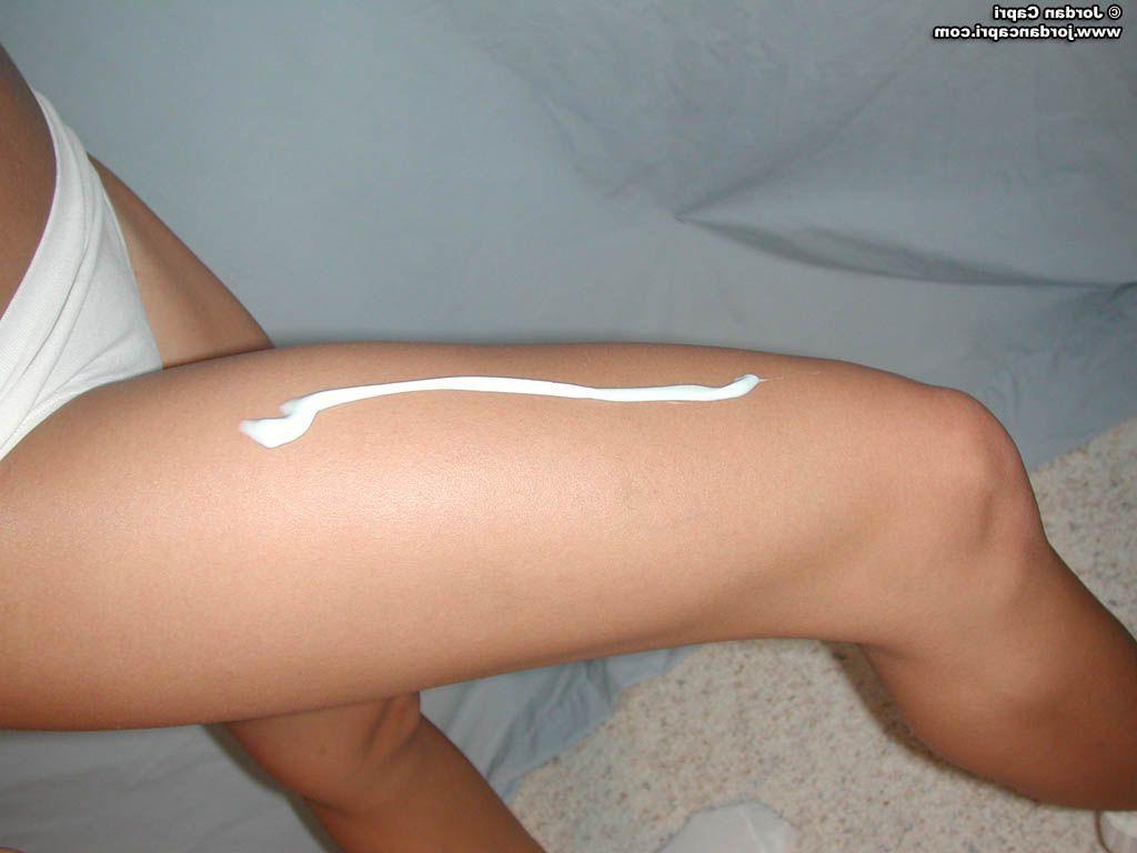 20P Pictures of Jordan Capri showing her lovely body