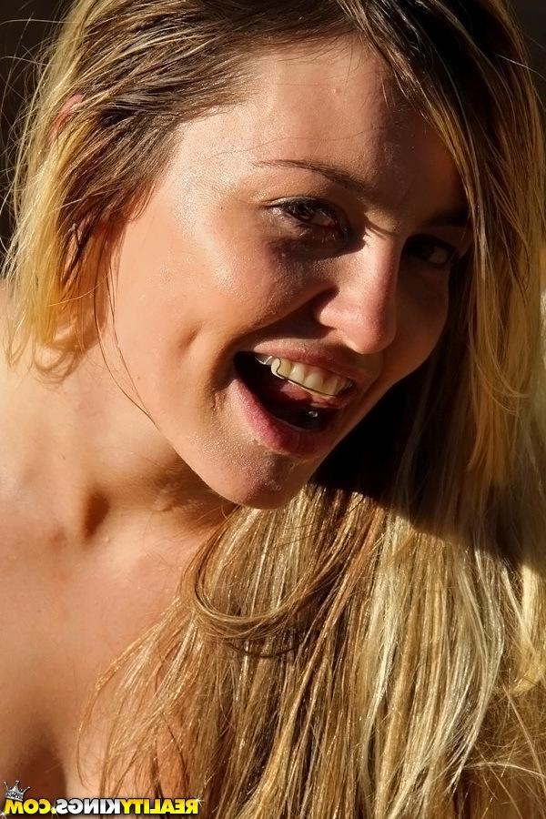 16P Layla Sintonni is enjoying the best outdoor hardcore sex intercourse