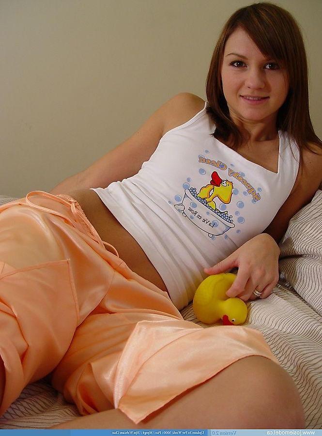 20P Pictures of teen Josie Model exposing her hot body