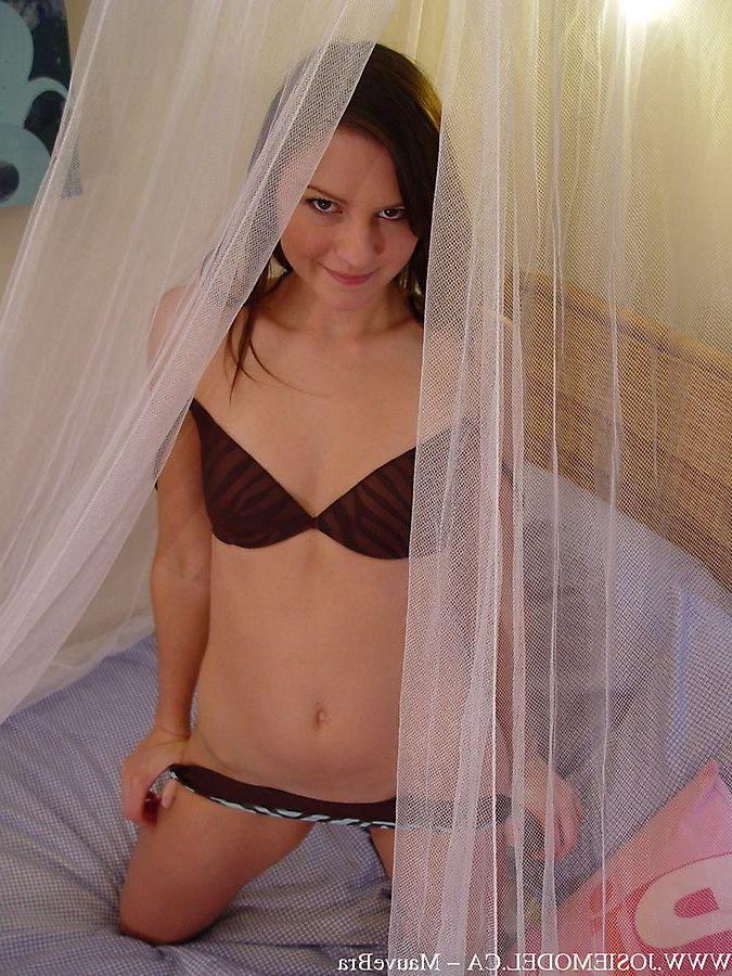 20P Pictures of teen girl Josie all hot and horny for you in the bedroom