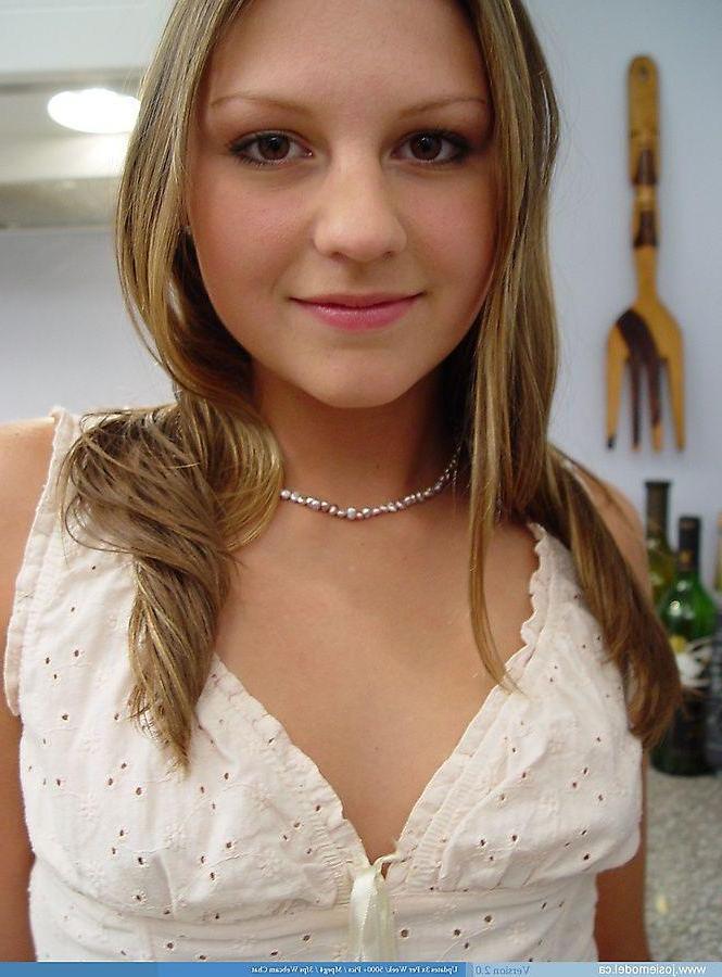 20P Pictures of Josie Model showing her hot fuckable body