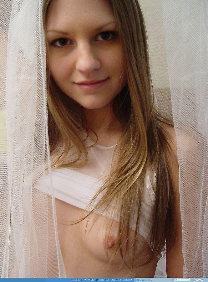 20P Pictures of teen cutie Josie Model waiting for you in the bedroom