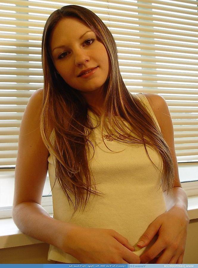 20P Pictures of teen amateur Josie Model letting you see her sexy body
