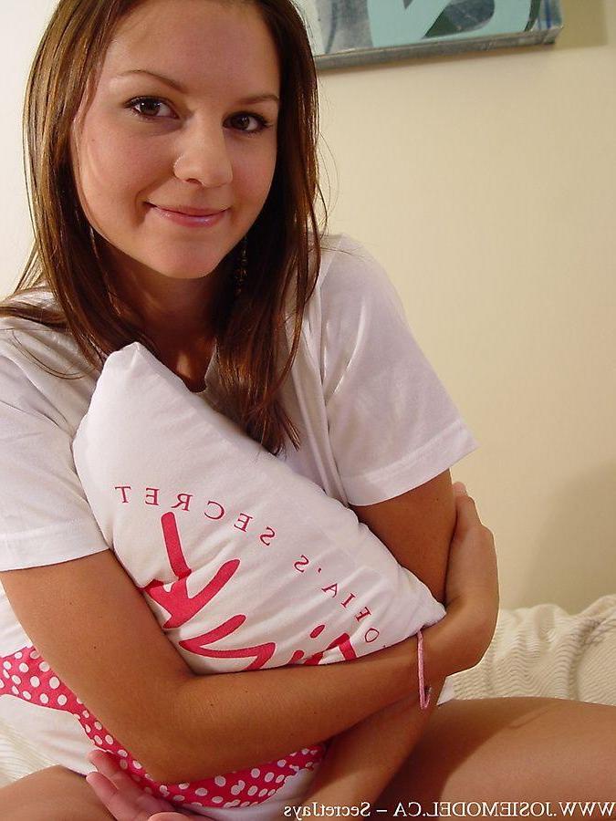 20P Pictures of Josie Model ready for some action in the bedroom