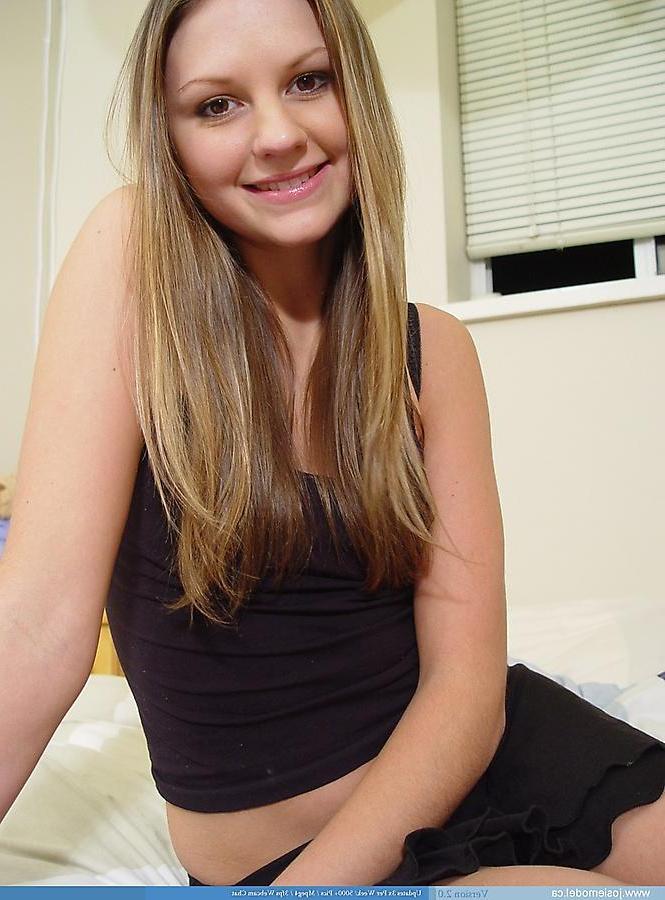 20P Pictures of teen Josie Model waiting for you in bed