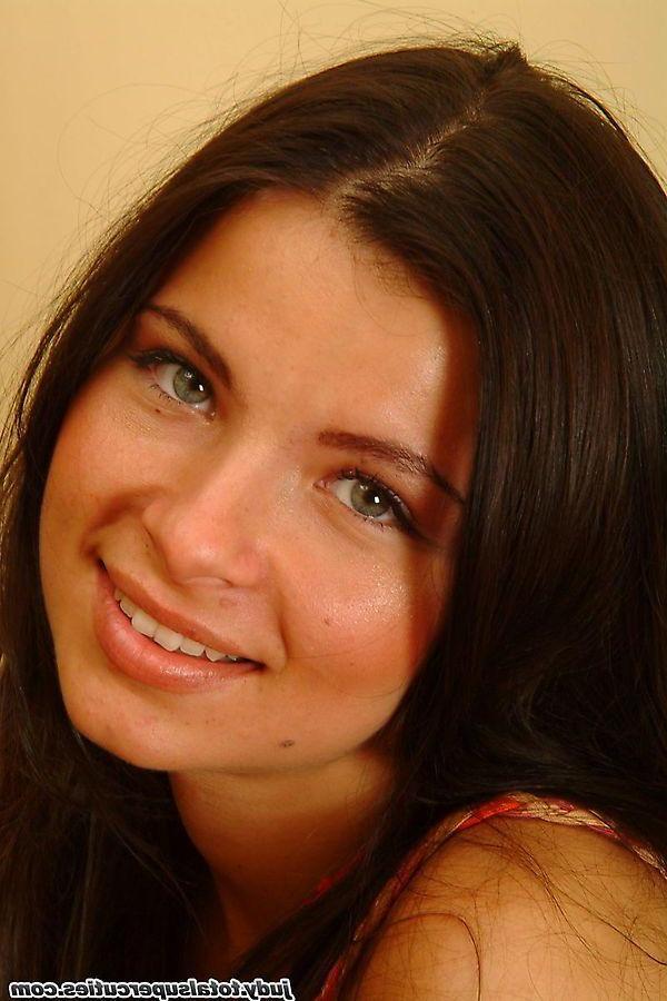 20P Pictures of teen cutie Judy showing her hot naked fuckable body