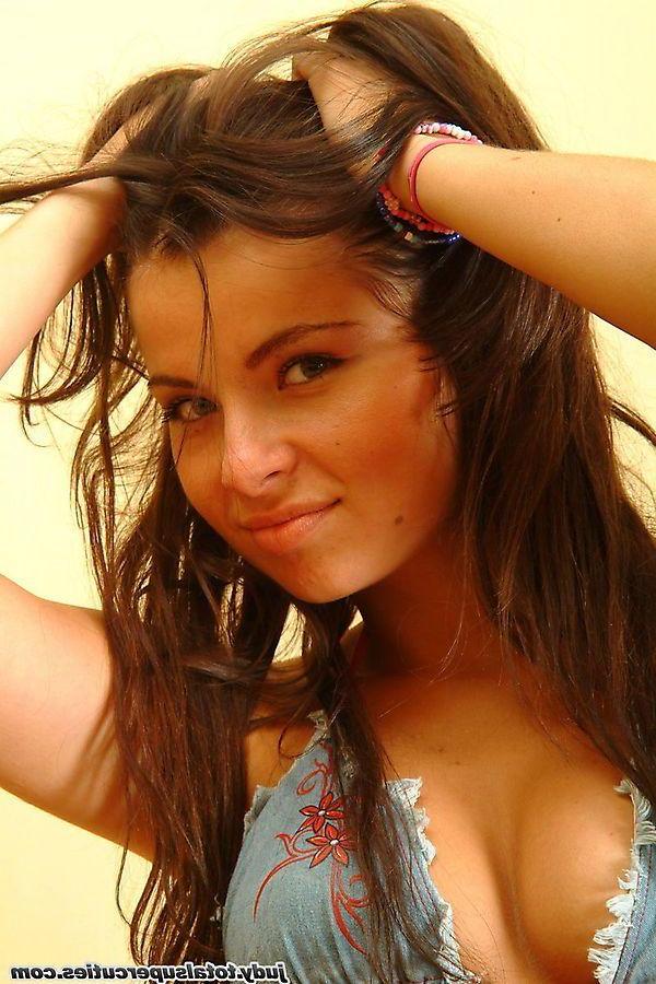 20P Pictures of teen cutie Judy showing her hot naked fuckable body