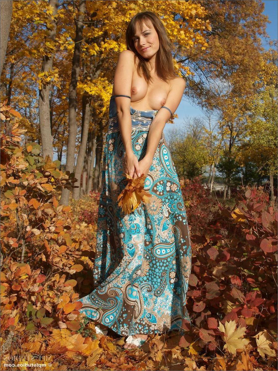 12P MPL Studios Presents Maya in "Autumn In Crimea"