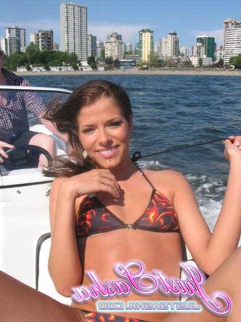 20P Pictures of Just Sasha teasing with her hot body