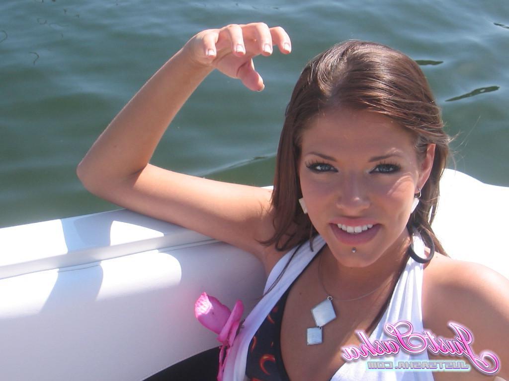 20P Pictures of Just Sasha teasing with her hot body