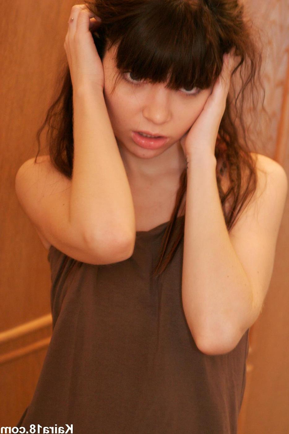 20P Pictures of teen chick Kaira 18 teasing with her nude body