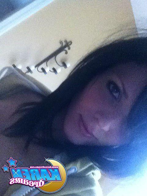 20P Pictures of Karen Dreams taking pics of her hot body
