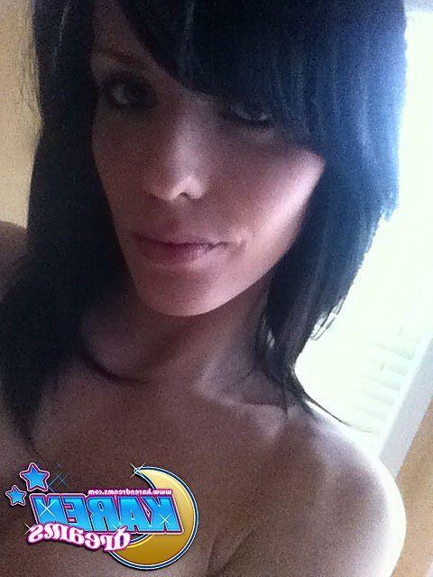 20P Pictures of Karen Dreams taking pics of her hot body