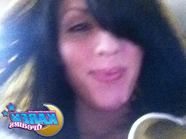 20P Pictures of Karen Dreams taking pics of her hot body
