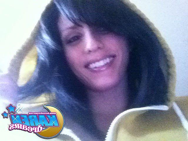 20P Pictures of Karen Dreams taking pics of her hot body