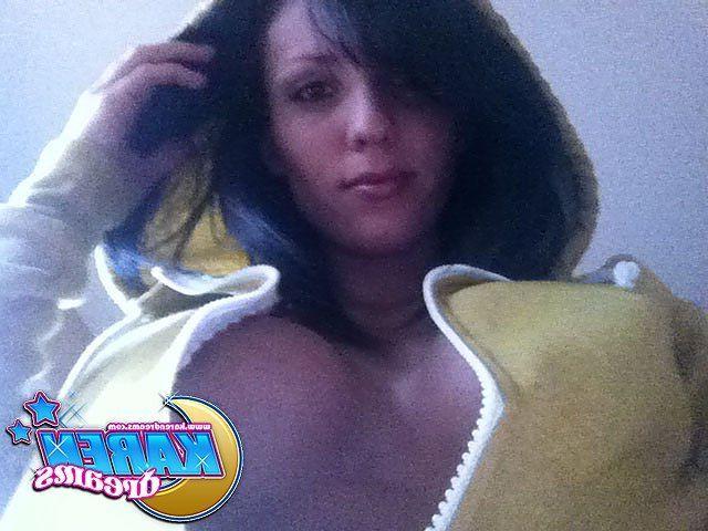 20P Pictures of Karen Dreams taking pics of her hot body
