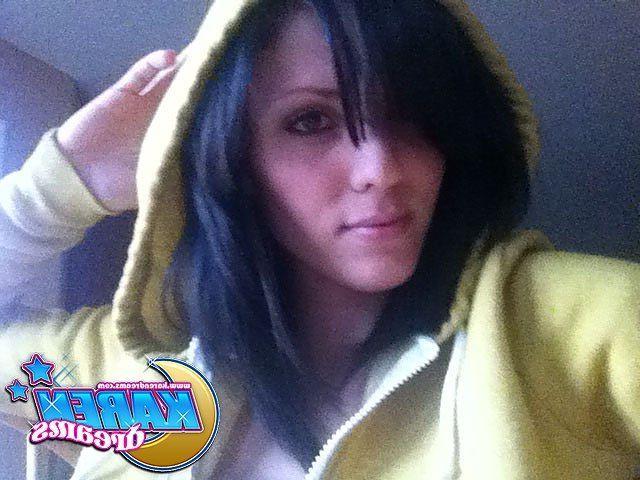 20P Pictures of Karen Dreams taking pics of her hot body