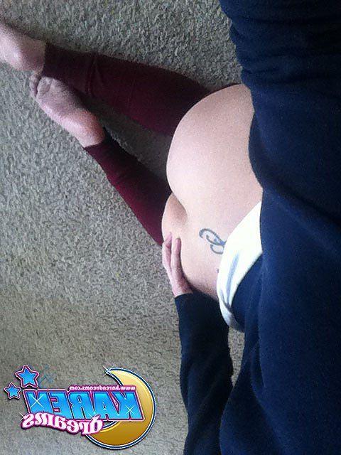 20P Pictures of Karen Dreams taking hot pics of her body