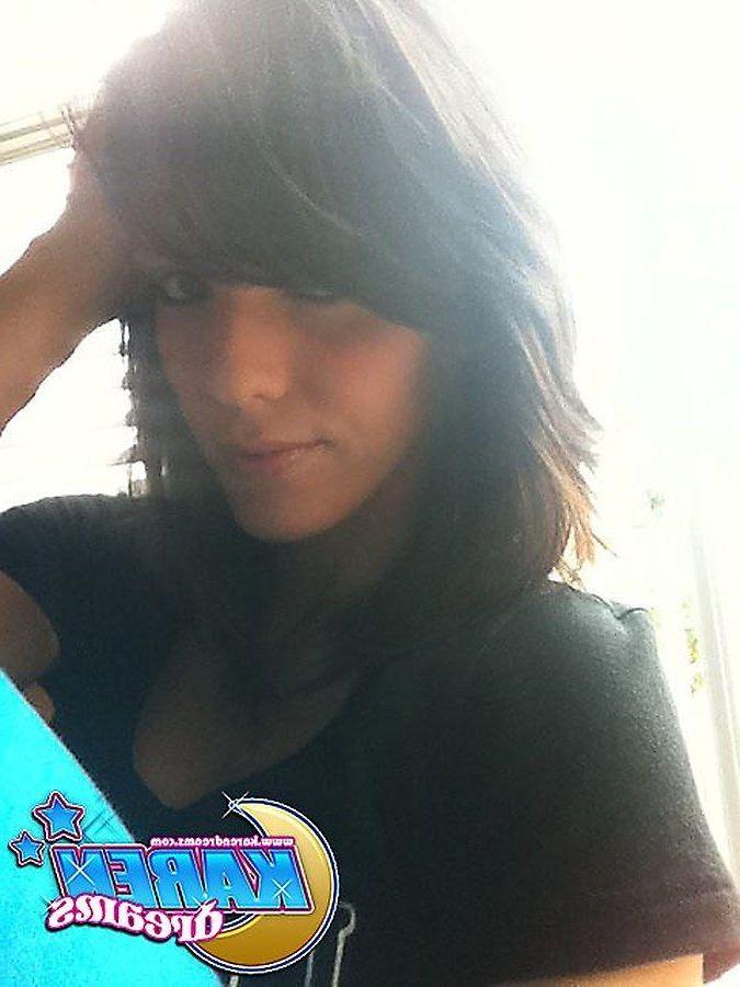 20P Pictures of teen Karen Dreams taking sexy pics of her hot body