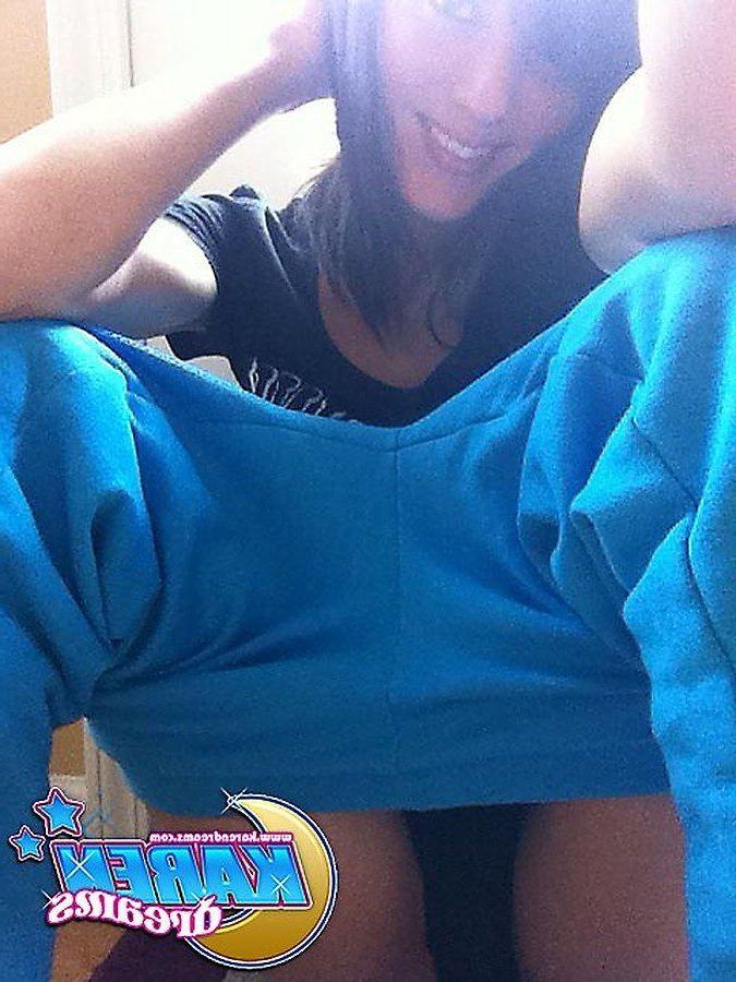 20P Pictures of teen Karen Dreams taking sexy pics of her hot body