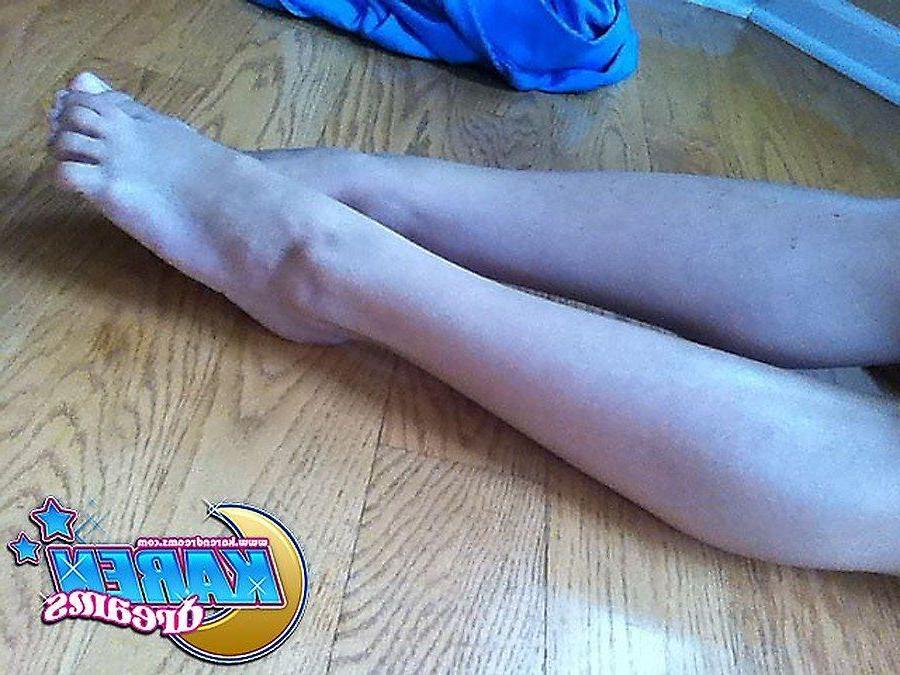 20P Pictures of teen Karen Dreams taking sexy pics of her hot body