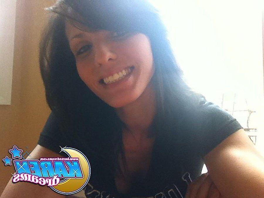 20P Pictures of teen Karen Dreams taking sexy pics of her hot body