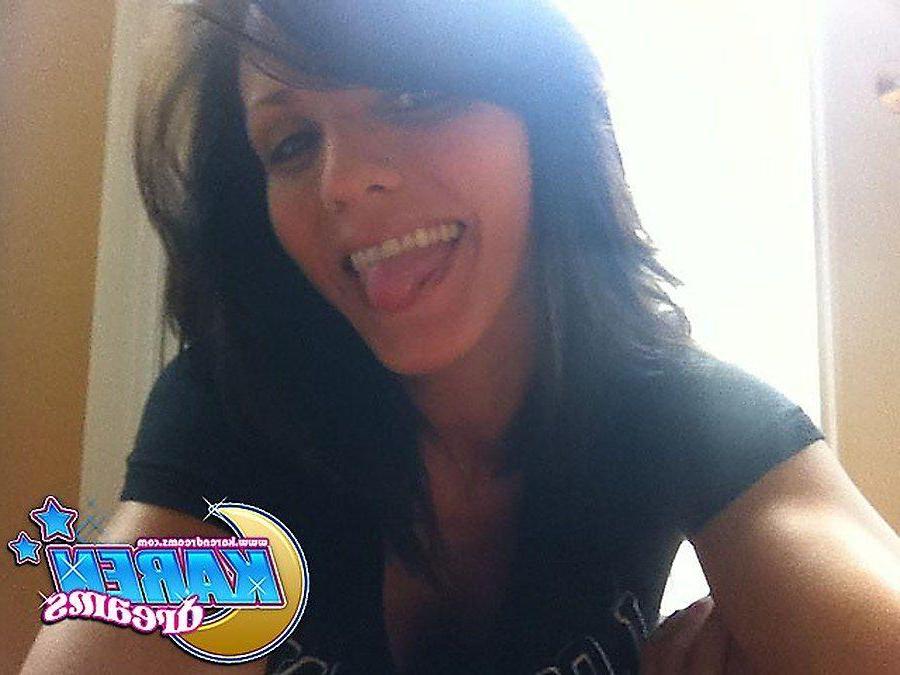 20P Pictures of teen Karen Dreams taking sexy pics of her hot body