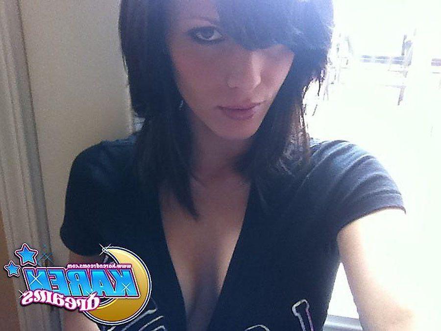 20P Pictures of teen Karen Dreams taking sexy pics of her hot body