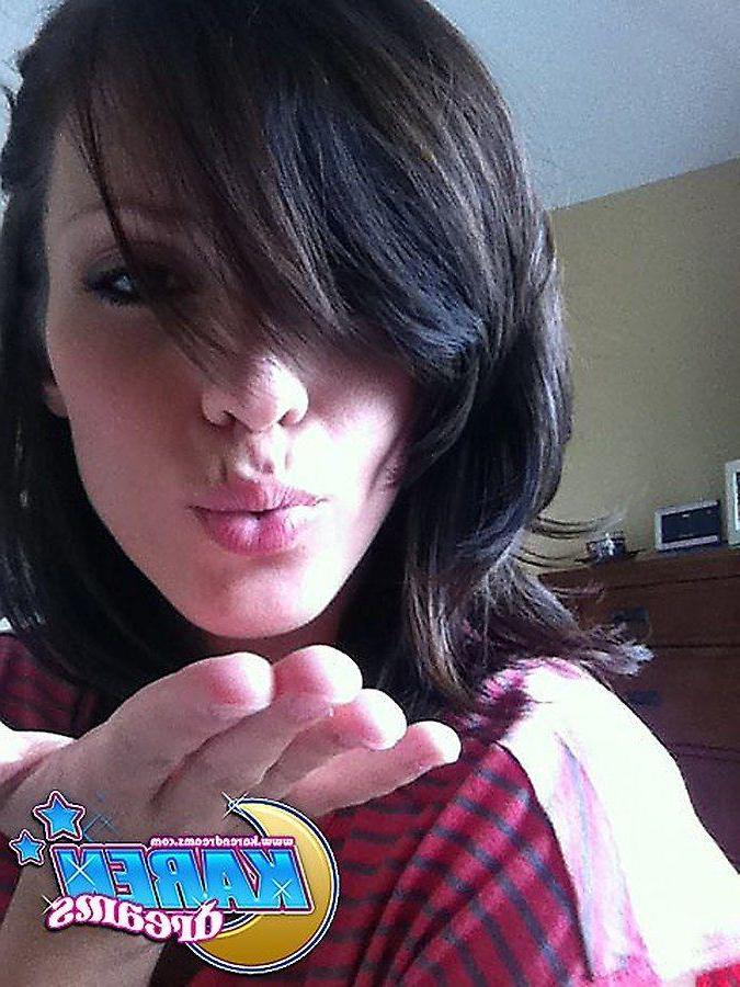 20P Pictures of Karen Dreams taking sexy pics of herself in her bedroom