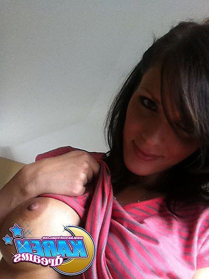 20P Pictures of Karen Dreams taking sexy pics of herself in her bedroom