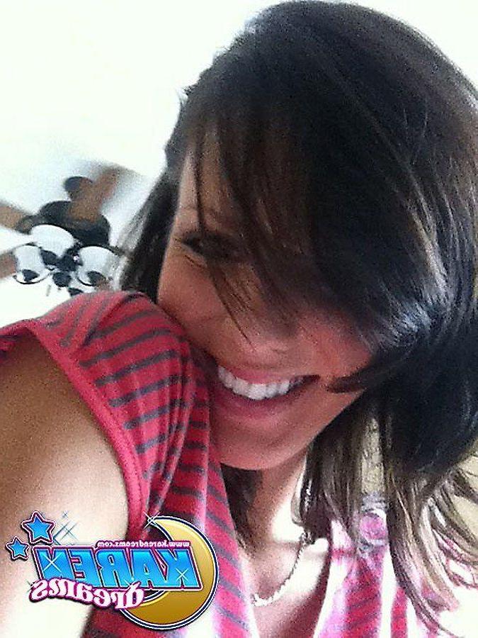 20P Pictures of Karen Dreams taking sexy pics of herself in her bedroom