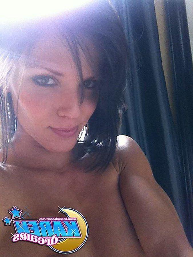 20P Pictures of teen chick Karen Dreams taking nude pics of herself in the bedroom
