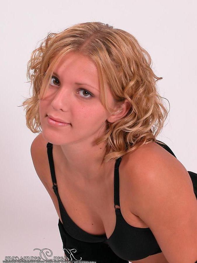 13P Pictures of teen cutie Karen Dreams showing her hot body
