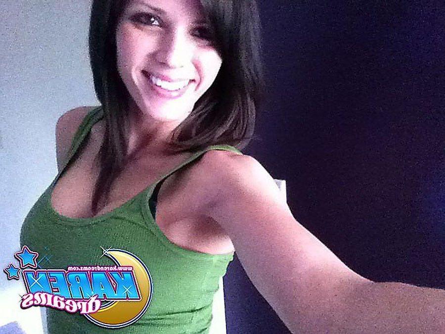 20P Pictures of Karen Dreams taking sexy pics of herself