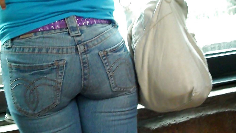 25P It was nice to see her butt & ass in blue jeans.