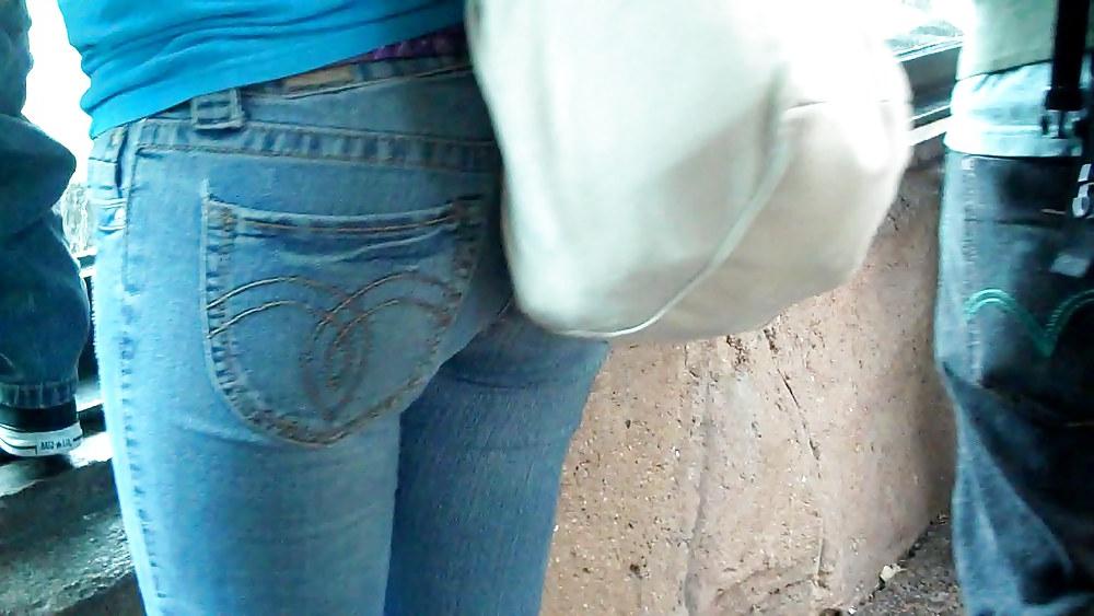 25P It was nice to see her butt & ass in blue jeans.