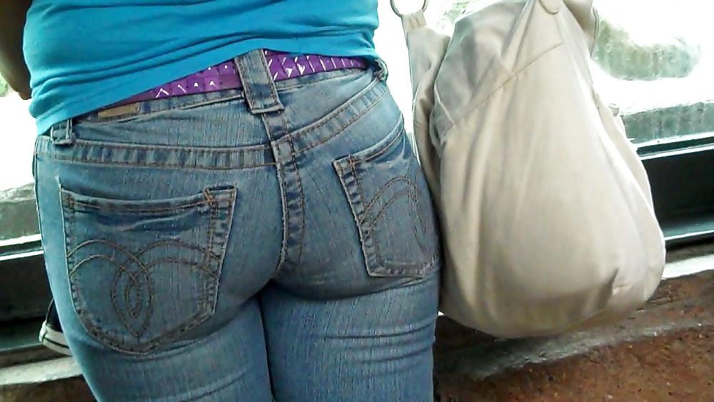 25P It was nice to see her butt & ass in blue jeans.